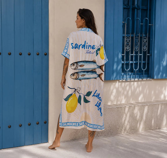 Vestido camisero con ilustraciones de limones y motivos mediterráneos. Diseño artístico, fresco y perfecto para tus vacaciones. ¡Hazlo tuyo en Badhabitsx!