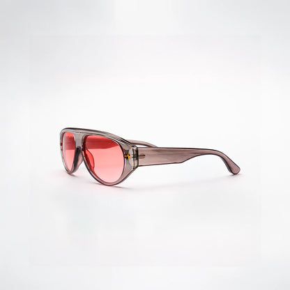 Gafas de sol de estilo aviador Barcelona Rose con montura gris translúcida y lentes en tono rosado brillante.
