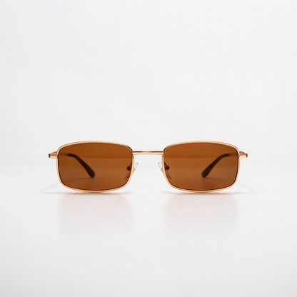 Gafas de sol rectangulares Cannes Riviera con montura metálica fina dorada y lentes en tono marrón cálido.
