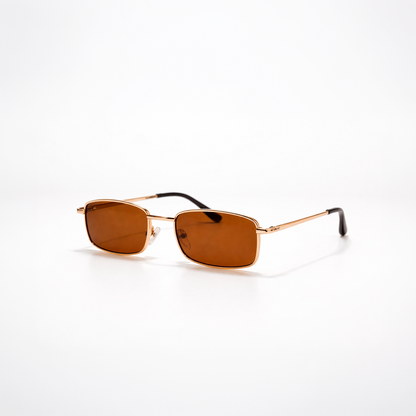Gafas de sol rectangulares Cannes Riviera con montura metálica fina dorada y lentes en tono marrón cálido.
