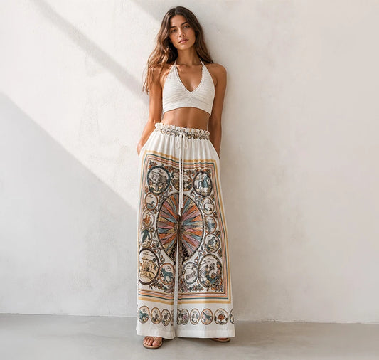 Pantalón de diseño artístico con símbolos celestiales, botánica vintage y estilo bohemio años 70. Místico, sofisticado y absolutamente único. ¡Consíguelo en Badhabitsx!