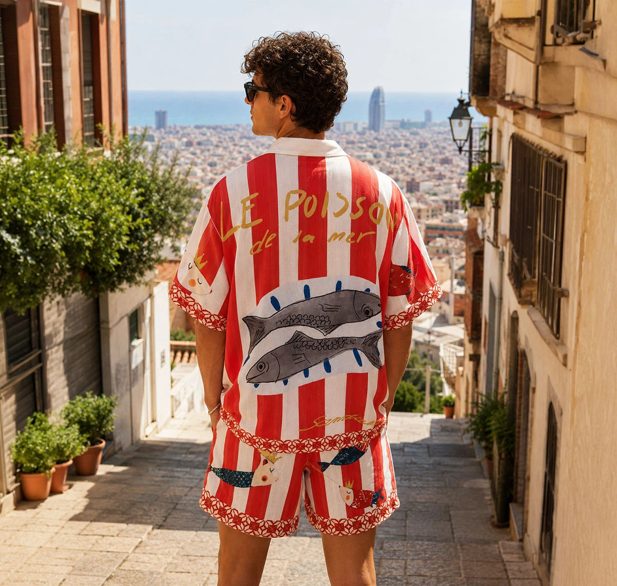 Set oversized estilo vintage inspirado en los mercados costeros. Diseño artístico con sardinas y estética marinera. ¡Compra este look retro chic en Badhabitsx!