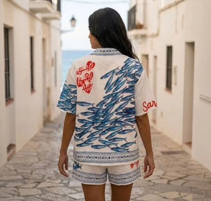 Set oversized estilo resort con ilustraciones marinas, mosaicos y arte mediterráneo. Diseño único tipo vintage hecho para destacar. ¡Consigue el tuyo en Badhabitsx!