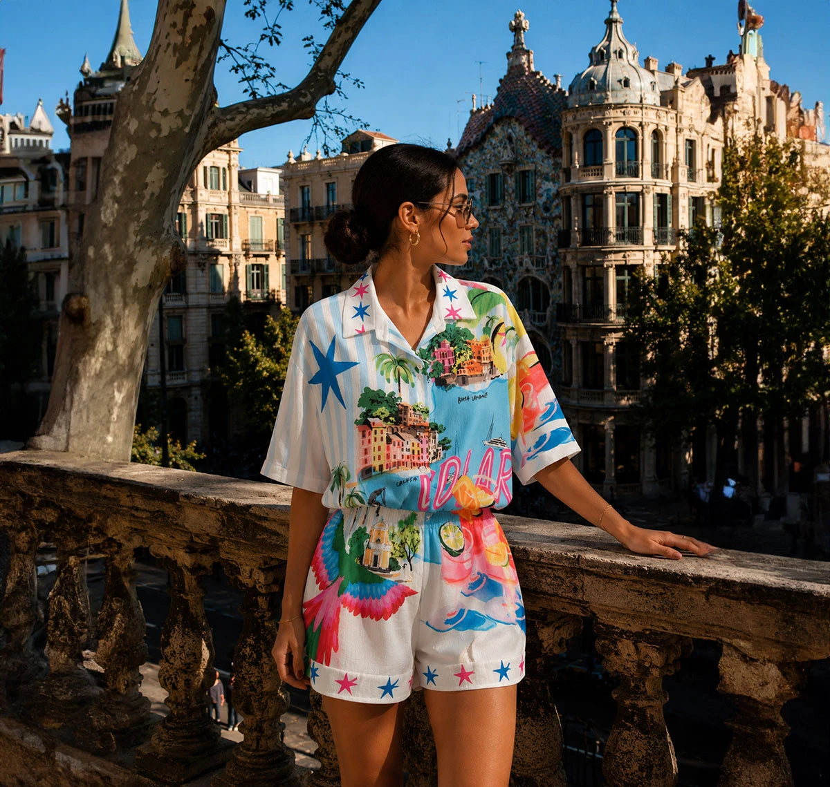 Set oversized con arte modernista, atardeceres vibrantes e ilustraciones de la costa catalana. Un diseño artístico y sofisticado para tu verano. ¡Consíguelo en Badhabitsx!