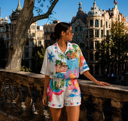 Set oversized con arte modernista, atardeceres vibrantes e ilustraciones de la costa catalana. Un diseño artístico y sofisticado para tu verano. ¡Consíguelo en Badhabitsx!