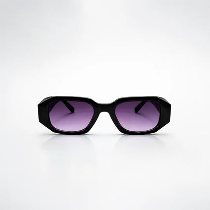Gafas de sol rectangulares geométricas Milan Night con montura gruesa negra y lentes en degradado violeta.
