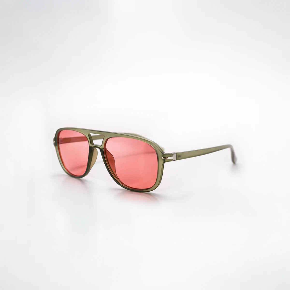Gafas de sol de diseño Santorini Heat para un estilo de vida con actitud urbana y sofisticada.
